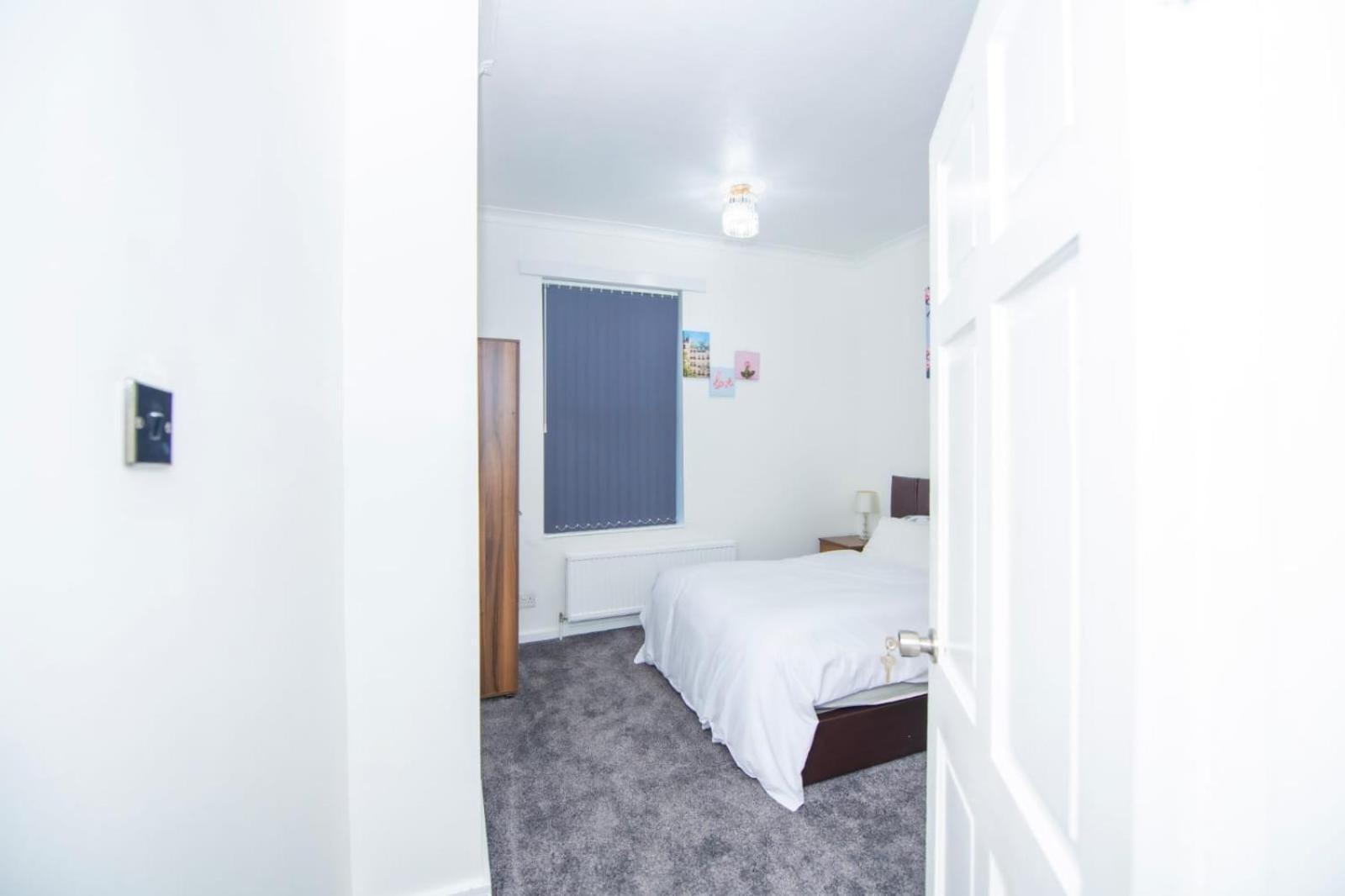 Casa de férias Lovely + Free Parking Manchester